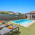 Villa Sherry By *