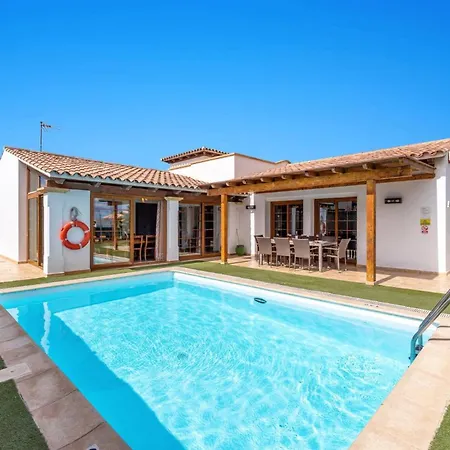 Villa Sherry By *